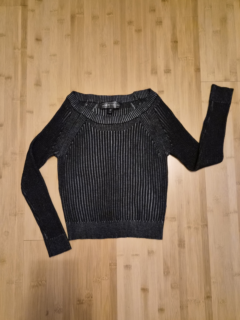 Almost Famous Black & Silver Metallic Ribbed Boatneck Long Sleeve Sweater L